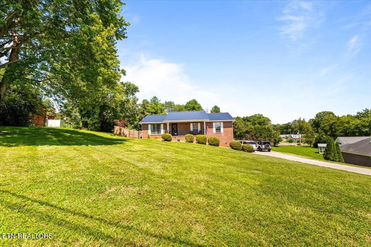 136 Grace Circle, Clinton, TN 37716
