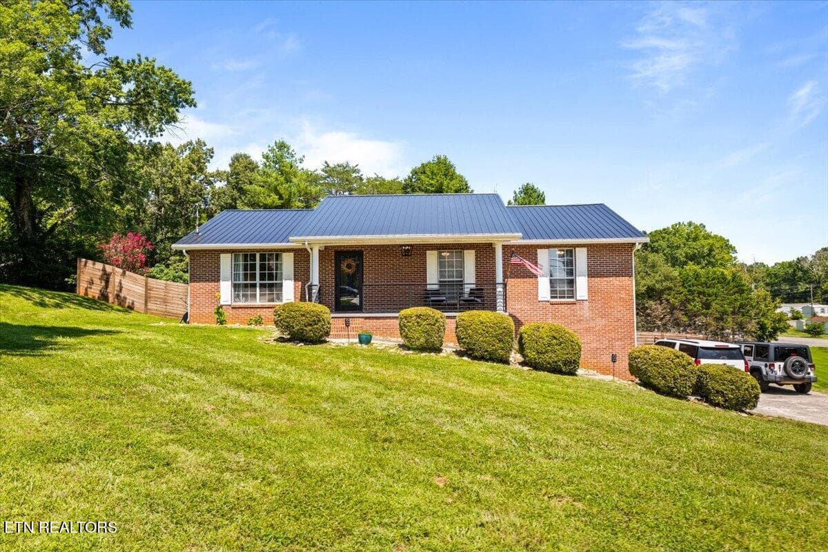 50-136 Grace Cir - 136 Grace Circle, Clinton, TN 37716
