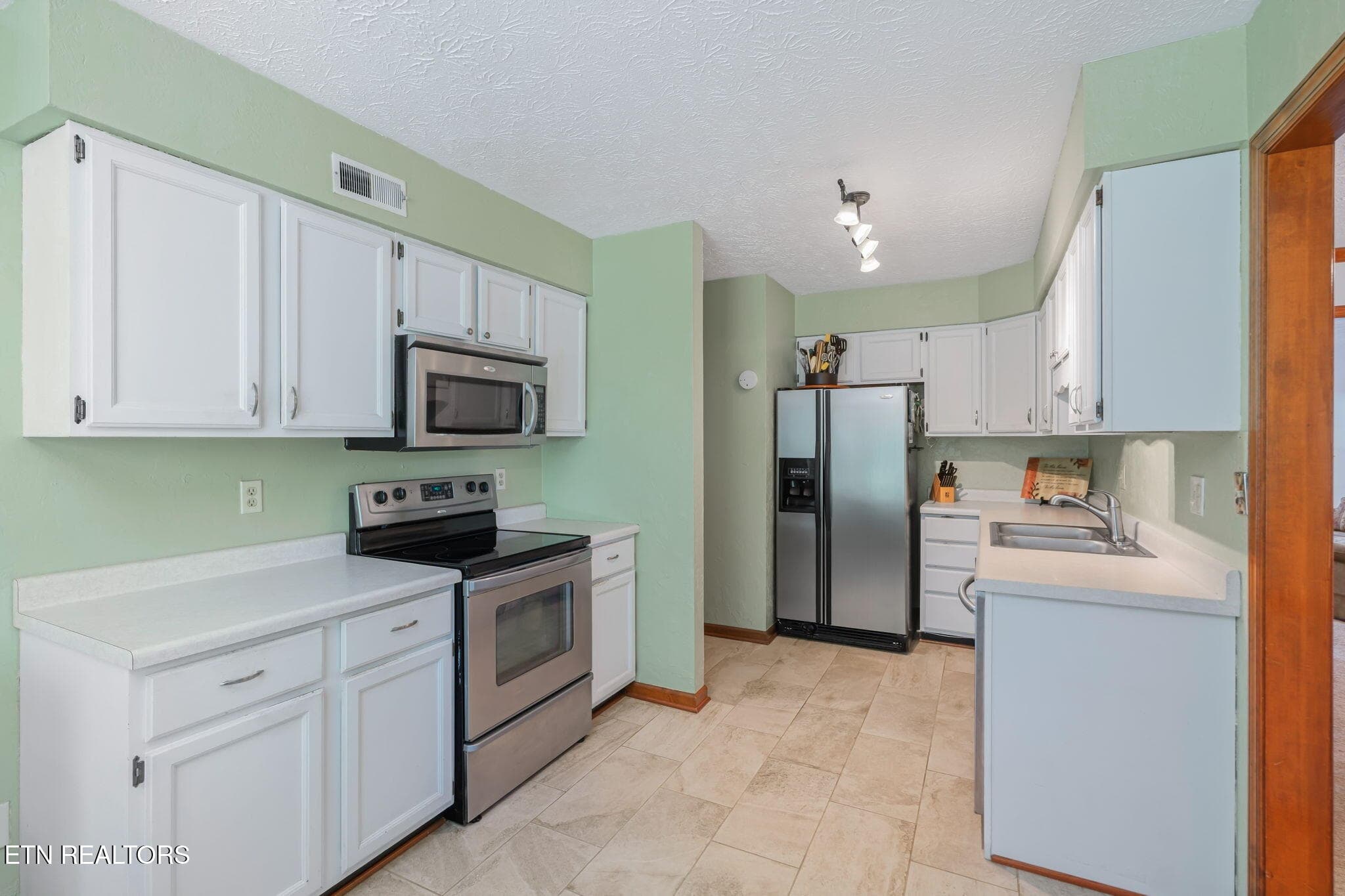 Freshly Painted Kitchen - 6924 Bridle Court, Knoxville, TN 37921, Knoxville