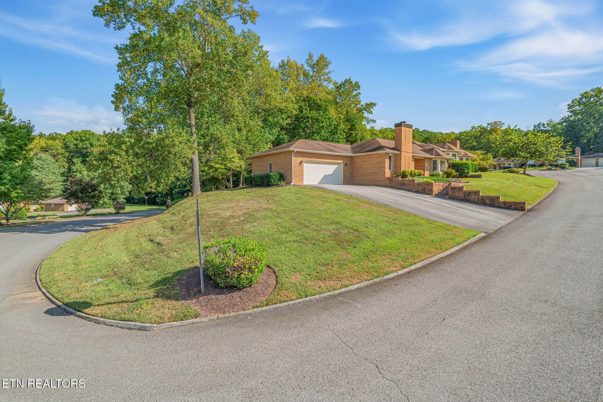 Spacious Corner Lot - 6924 Bridle Court, Knoxville, TN 37921, Knoxville