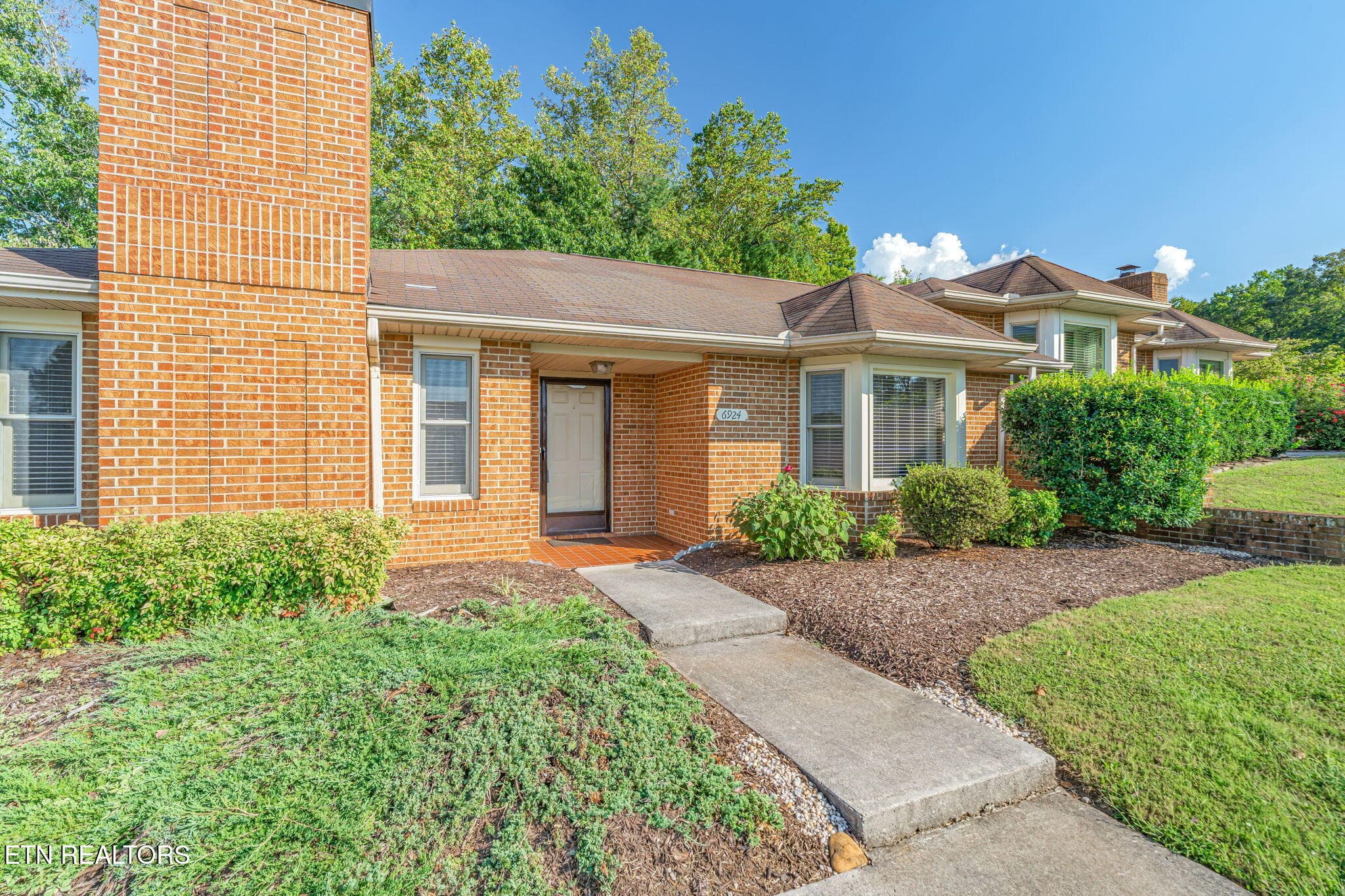 Minimal Steps to Front Entry - 6924 Bridle Court, Knoxville, TN 37921, Knoxville