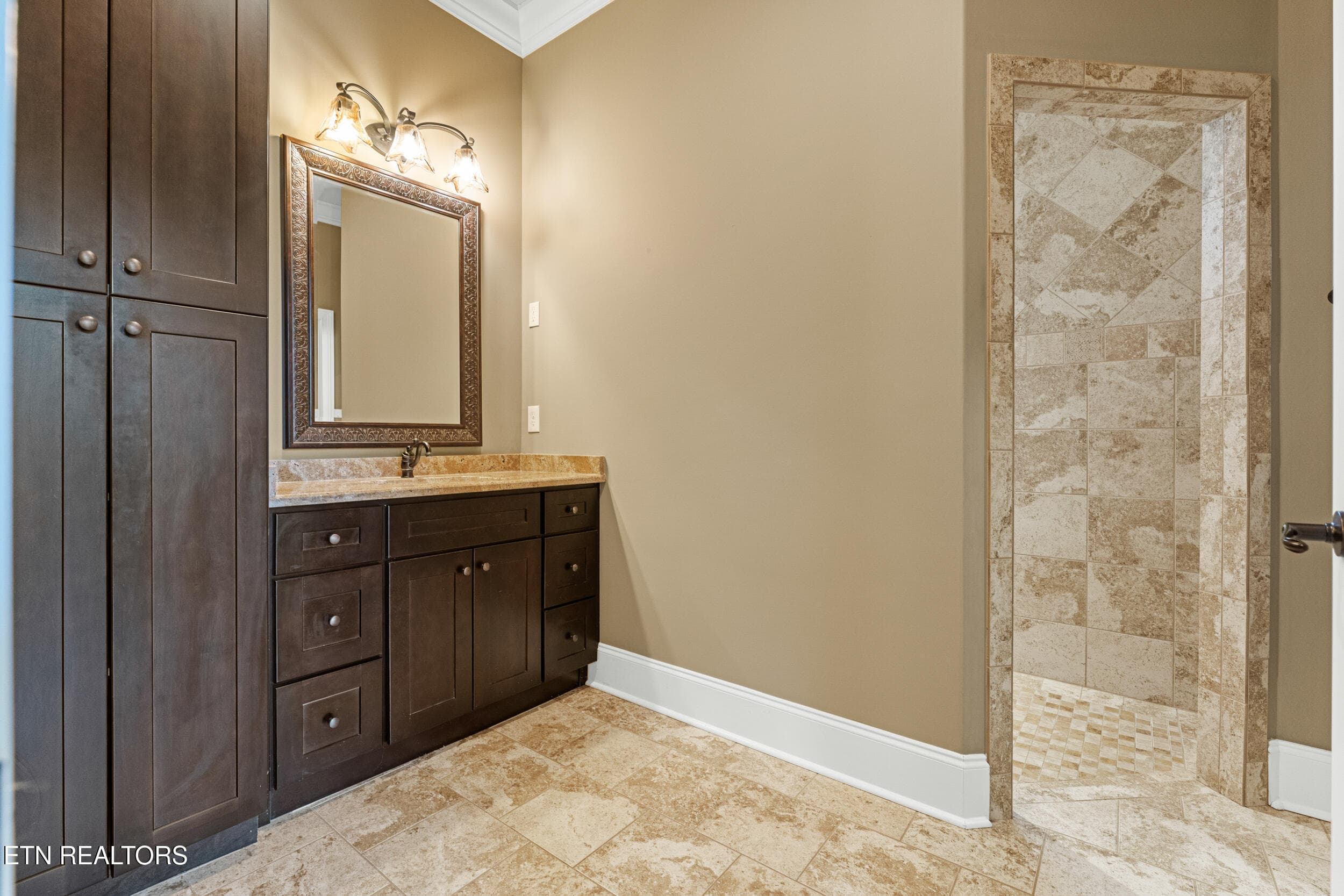 Primary Bathroom - 200 Cool Springs Blvd, Knoxville, TN 37934, Knoxville