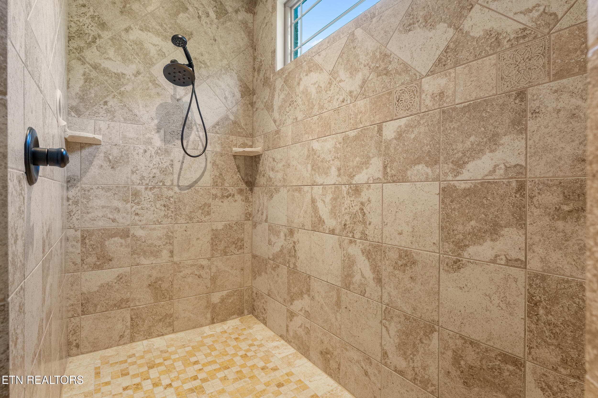 Primary Bathroom - 200 Cool Springs Blvd, Knoxville, TN 37934, Knoxville