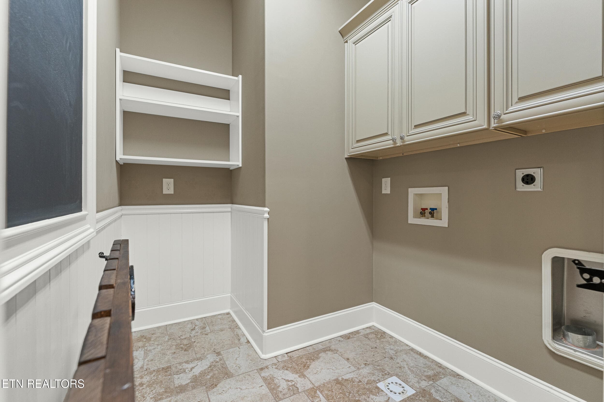 Laundry Room - 200 Cool Springs Blvd, Knoxville, TN 37934, Knoxville
