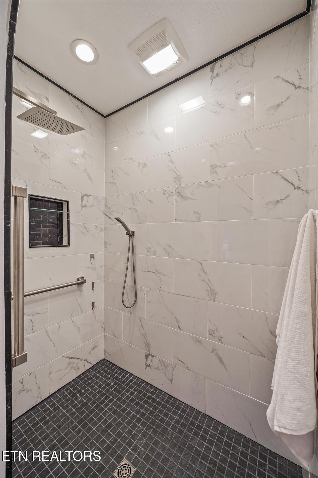 Primary Shower - 607 Cornfield Drive, White Pine, TN 37890, White Pine