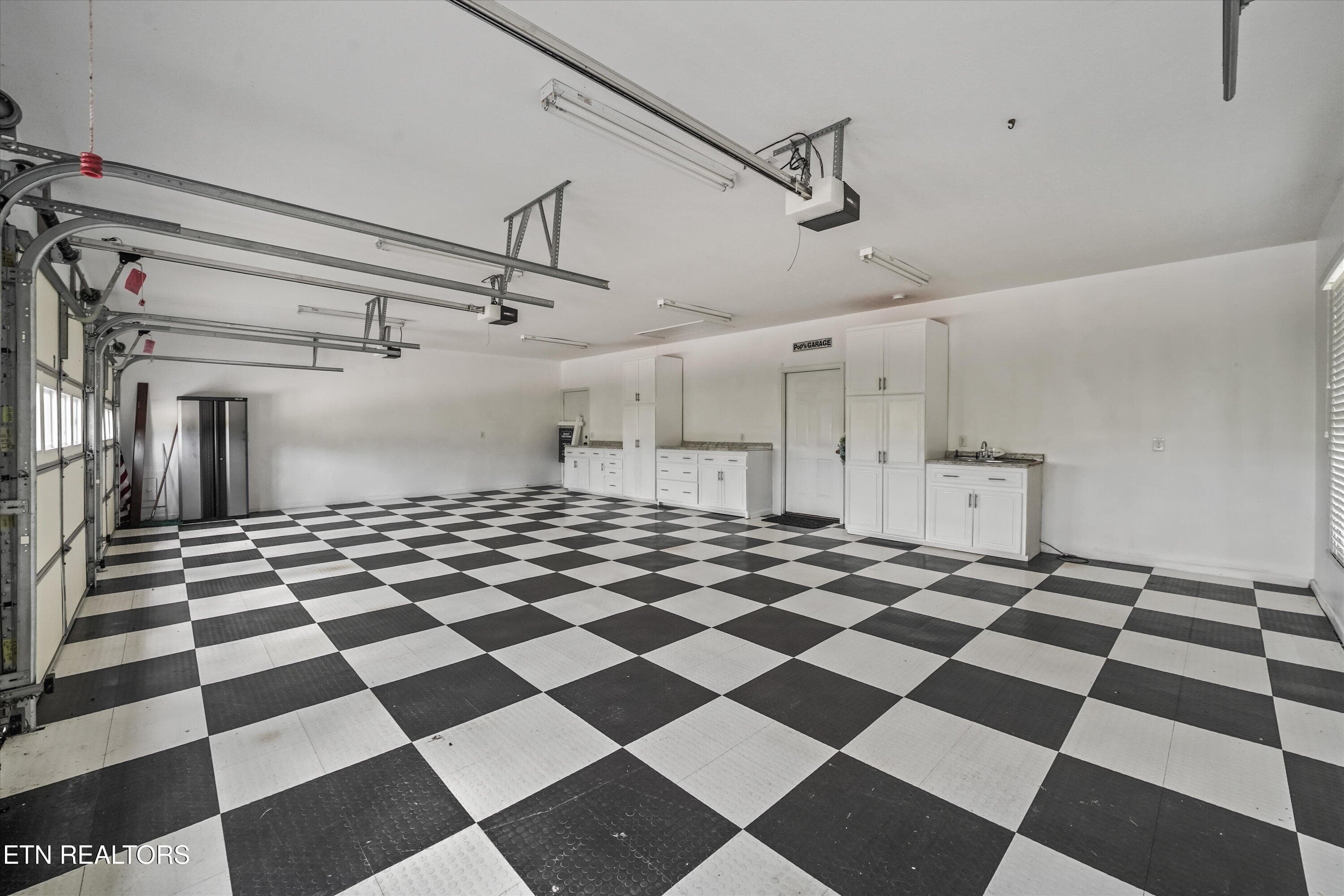 Garage - 607 Cornfield Drive, White Pine, TN 37890, White Pine