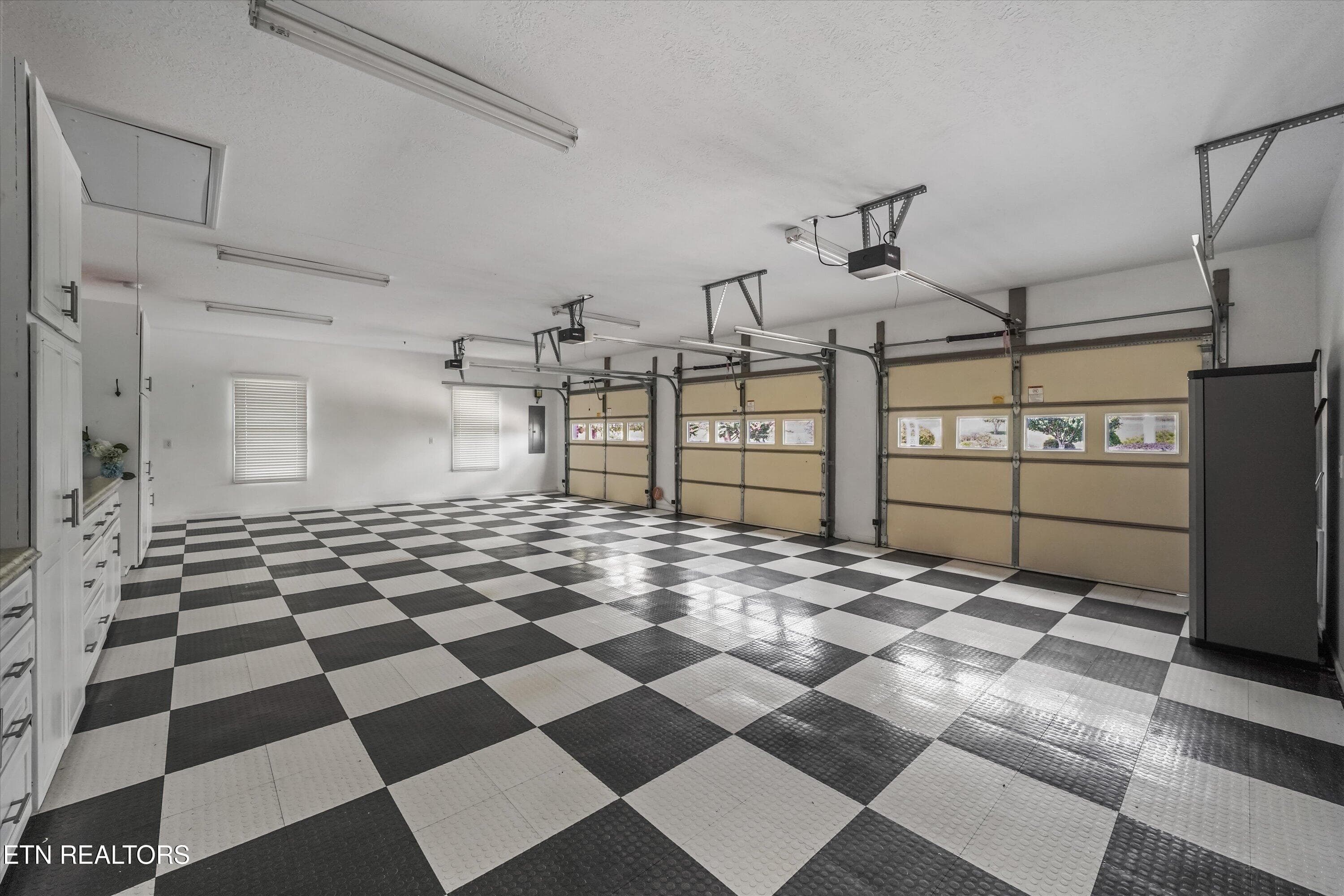 Garage - 607 Cornfield Drive, White Pine, TN 37890, White Pine