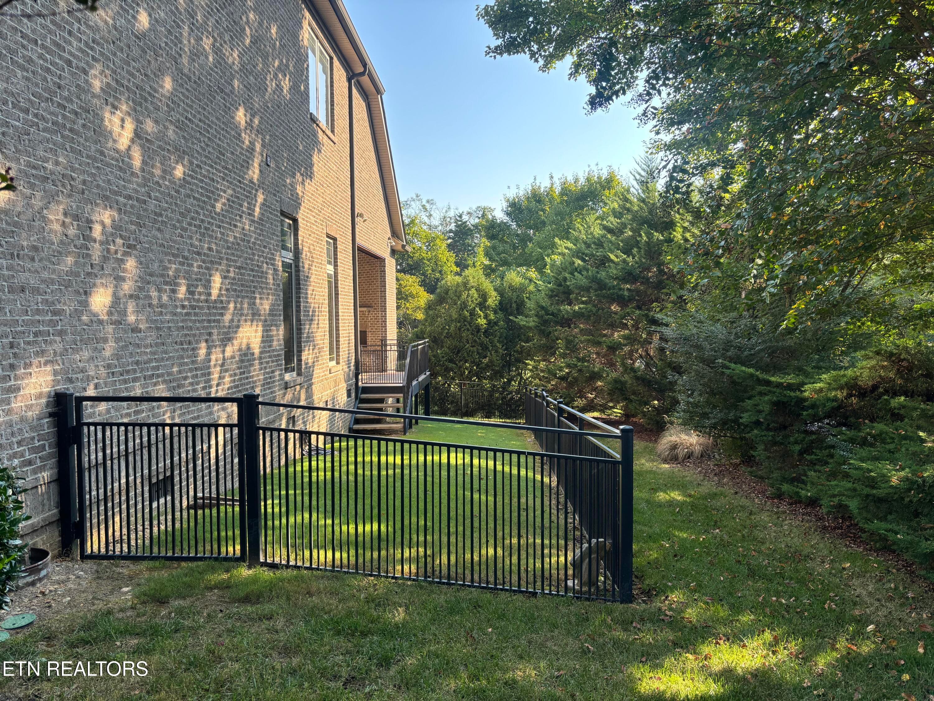 Side Yard - 200 Cool Springs Blvd, Knoxville, TN 37934, Knoxville