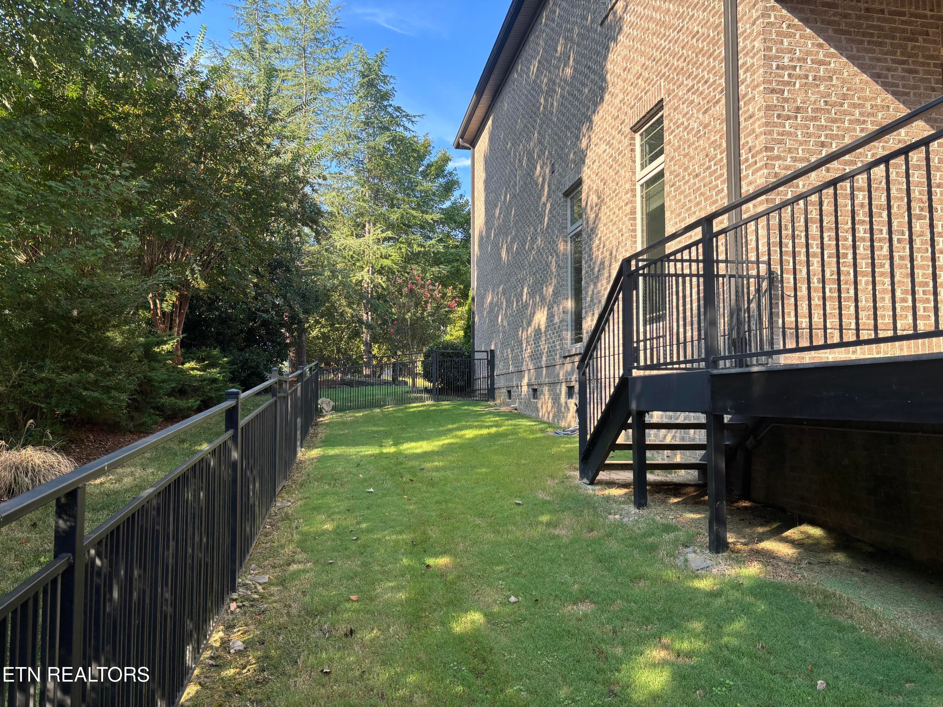 Side Yard - 200 Cool Springs Blvd, Knoxville, TN 37934, Knoxville