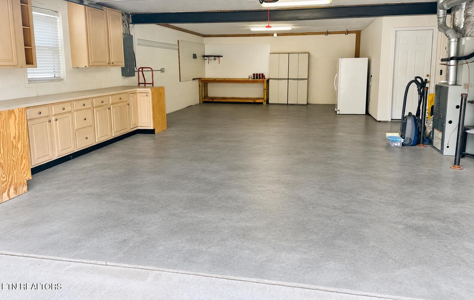Massive Garage! - 2365 Conners Creek, Knoxville, TN 37932, Knoxville