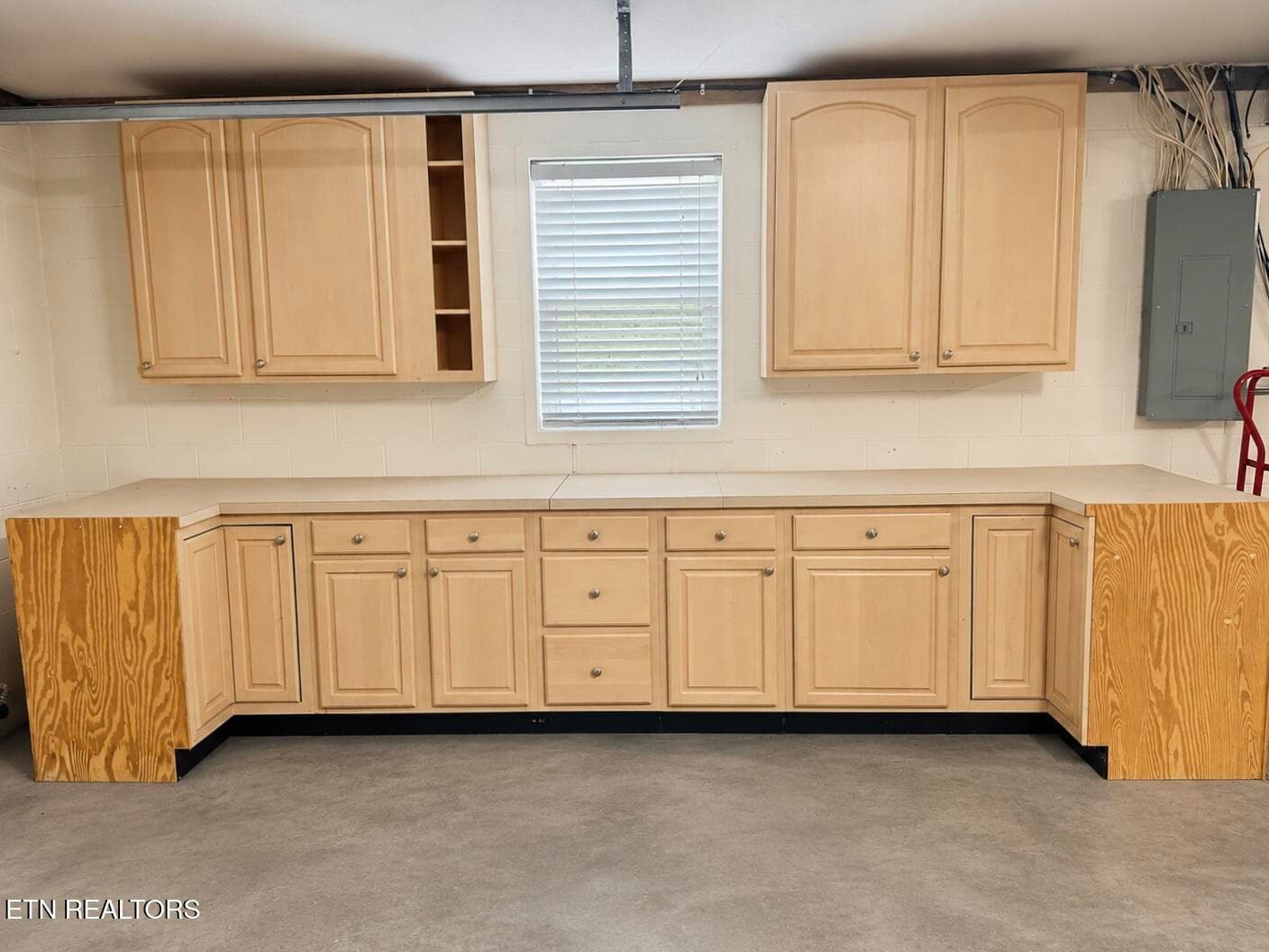 Cabinets in Garage - 2365 Conners Creek, Knoxville, TN 37932, Knoxville