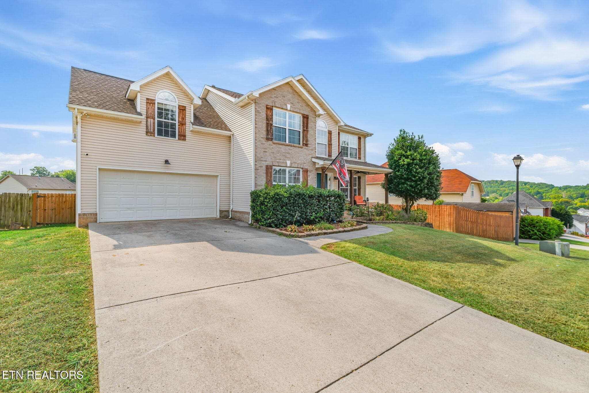 2-Car Garage - 2135 Cedargreens Rd, Knoxville, TN 37924, Knoxville