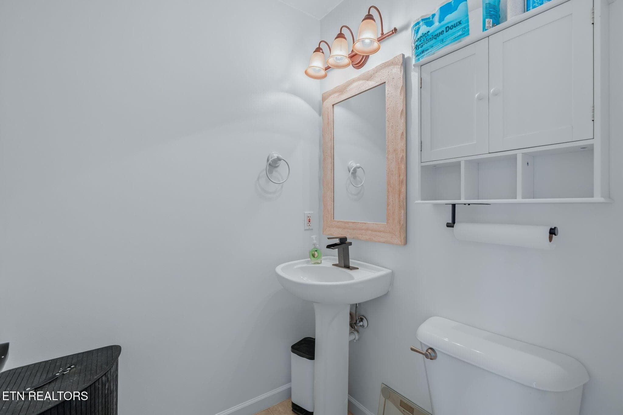 Half-bath Main Level - 2135 Cedargreens Rd, Knoxville, TN 37924, Knoxville