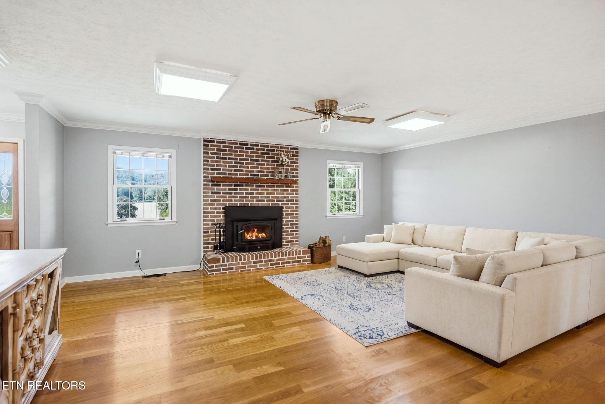 Stage living - 1010 Brushy Valley Rd, Heiskell, TN 37754, Heiskell