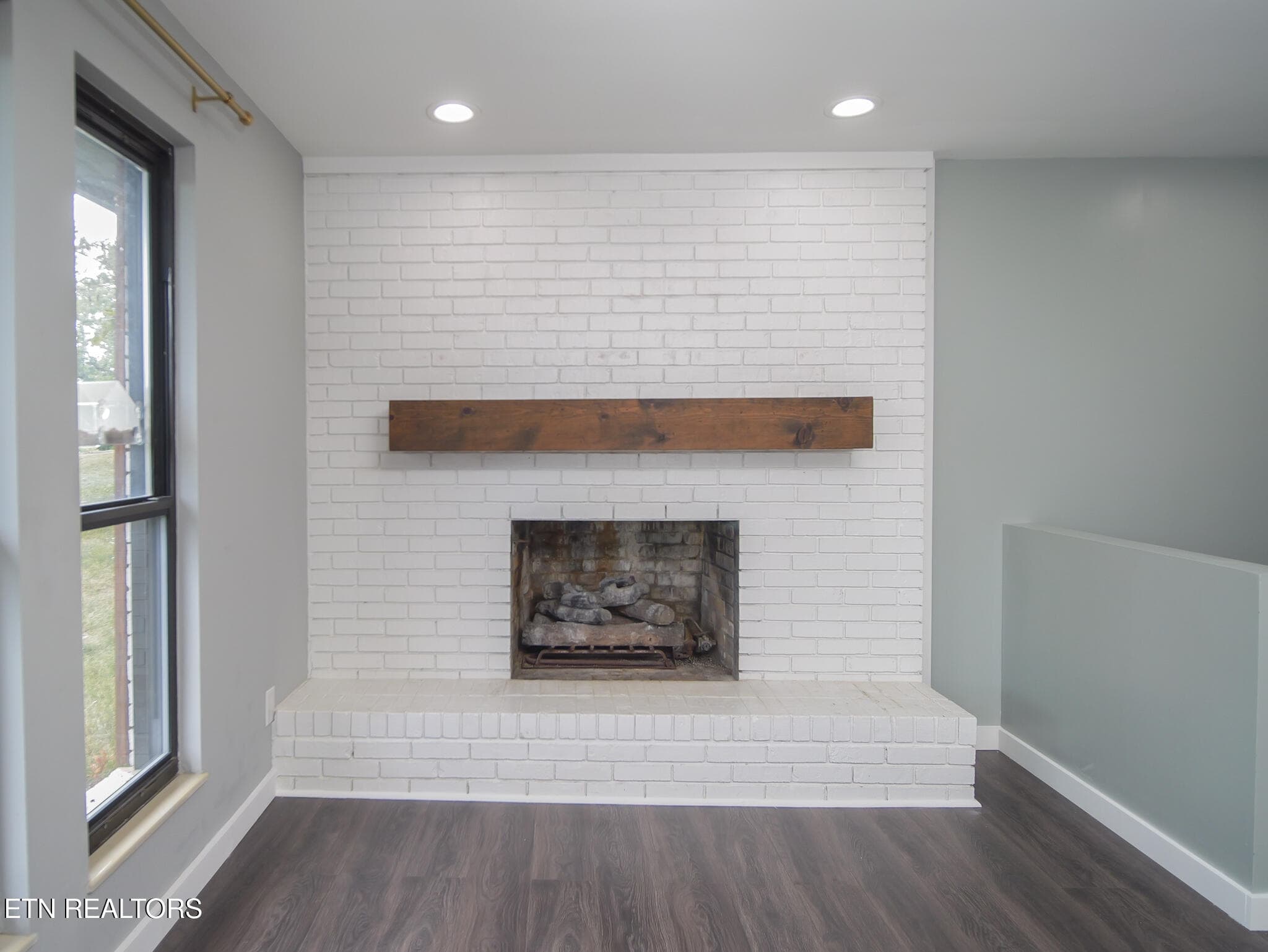 Fireplace - 3001 Walmar Drive, Knoxville, TN 37920, Knoxville