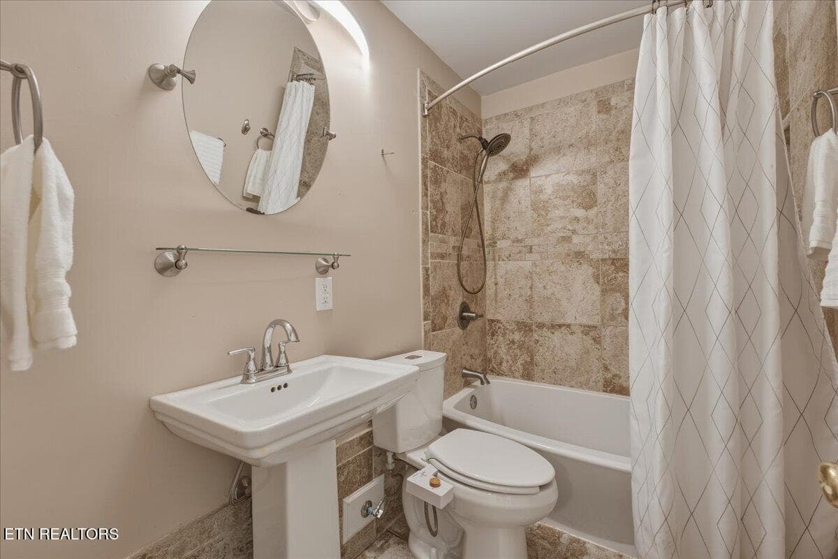 18-Full Bath - 2120 Sandra Drive, Knoxville, TN 37918, Knoxville