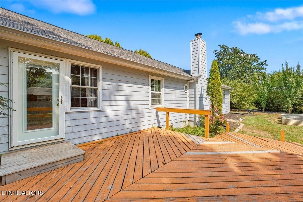 24-Deck - 2120 Sandra Drive, Knoxville, TN 37918, Knoxville