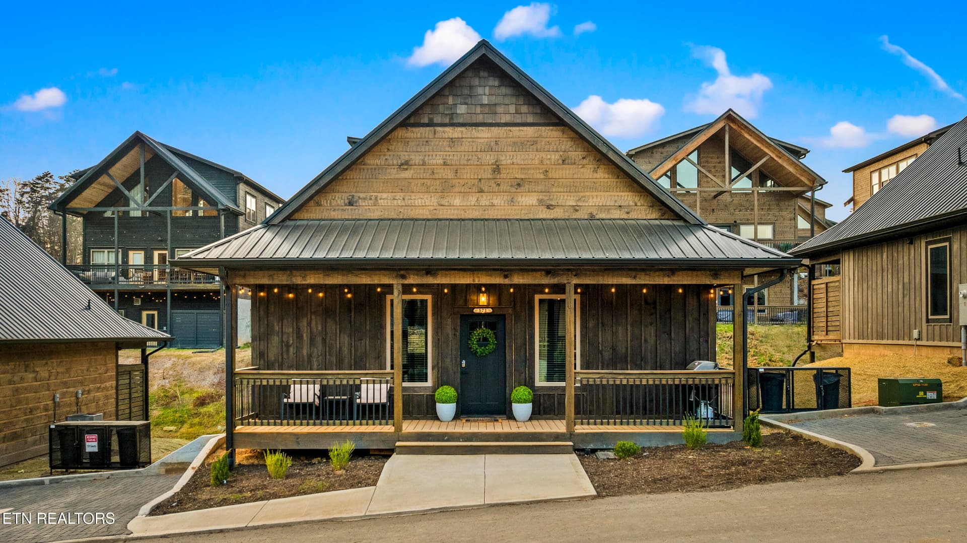 571 Warbonnet Way, Pigeon Forge, TN 37863