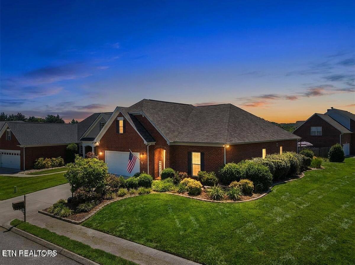 3300 Parrish Hill Lane, Knoxville, TN 37938