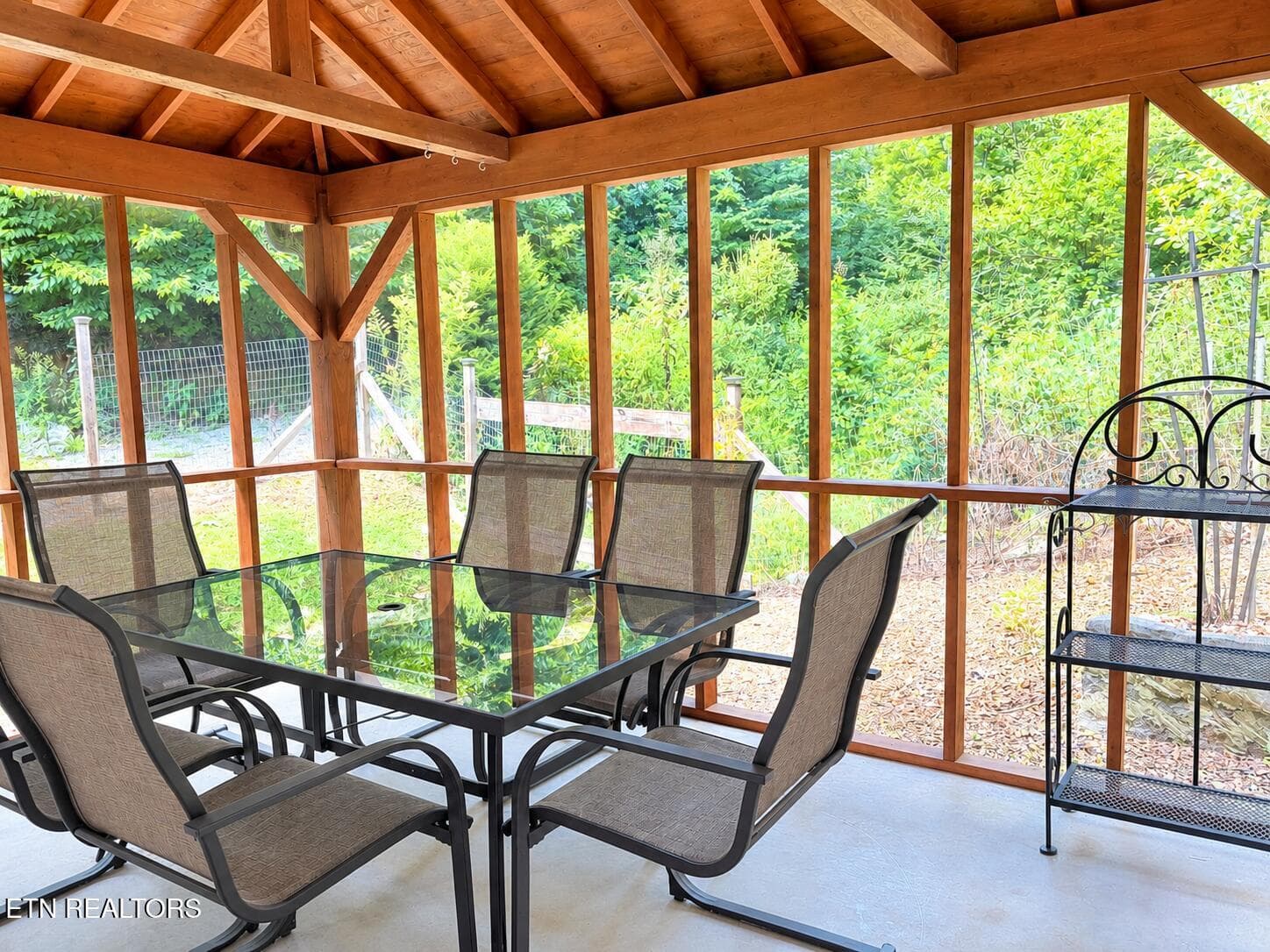 Gazebo - 237 Foster Rd, Heiskell, TN 37754