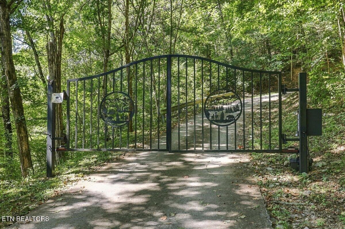 Front Gate - 504 Twin Oak Mtn Lane, Townsend, TN 37882, Townsend