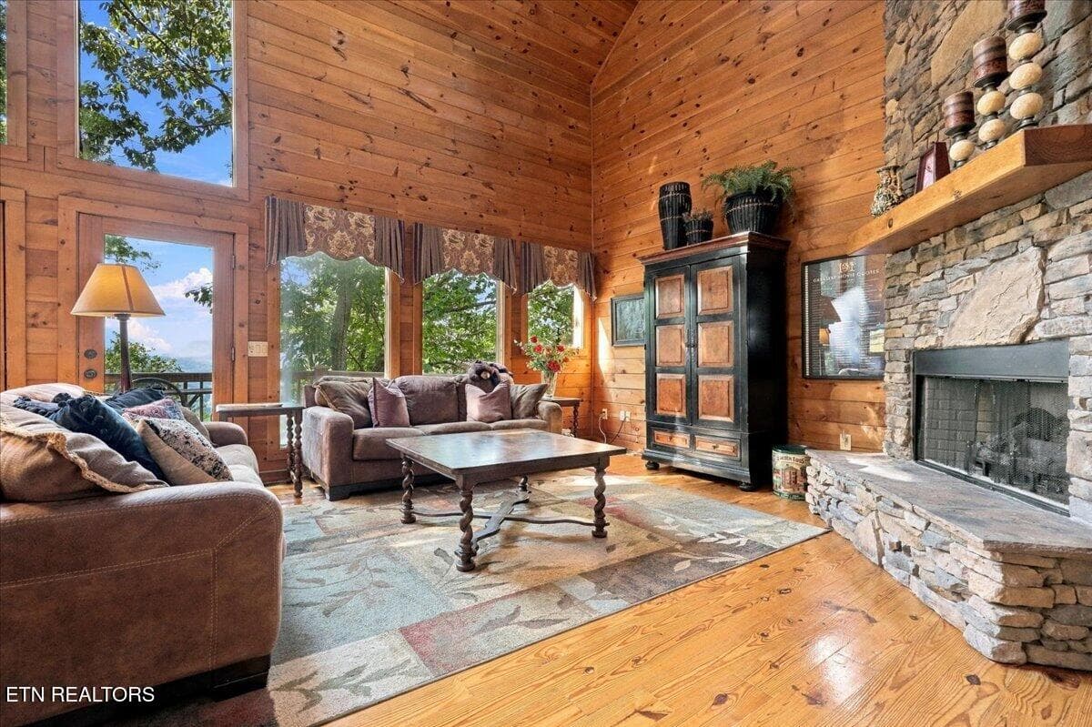 Living Room - 504 Twin Oak Mtn Lane, Townsend, TN 37882, Townsend
