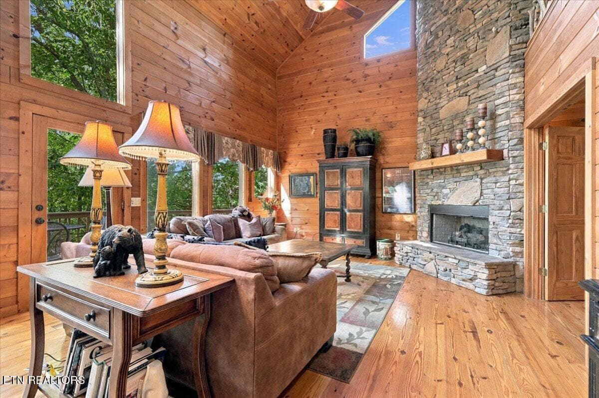 Living Room - 504 Twin Oak Mtn Lane, Townsend, TN 37882, Townsend
