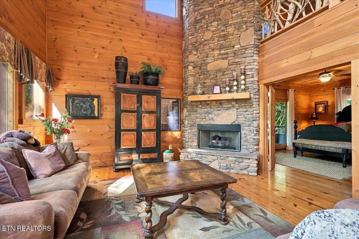 Living Room - 504 Twin Oak Mtn Lane, Townsend, TN 37882, Townsend