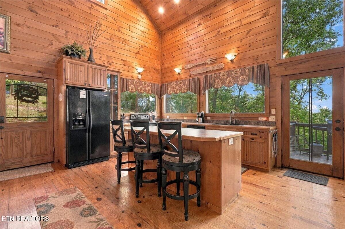 Kitchen - 504 Twin Oak Mtn Lane, Townsend, TN 37882, Townsend
