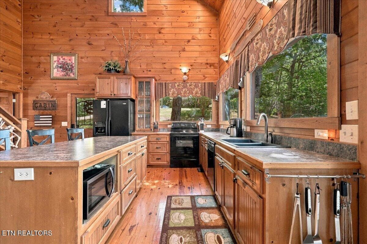 Kitchen - 504 Twin Oak Mtn Lane, Townsend, TN 37882, Townsend