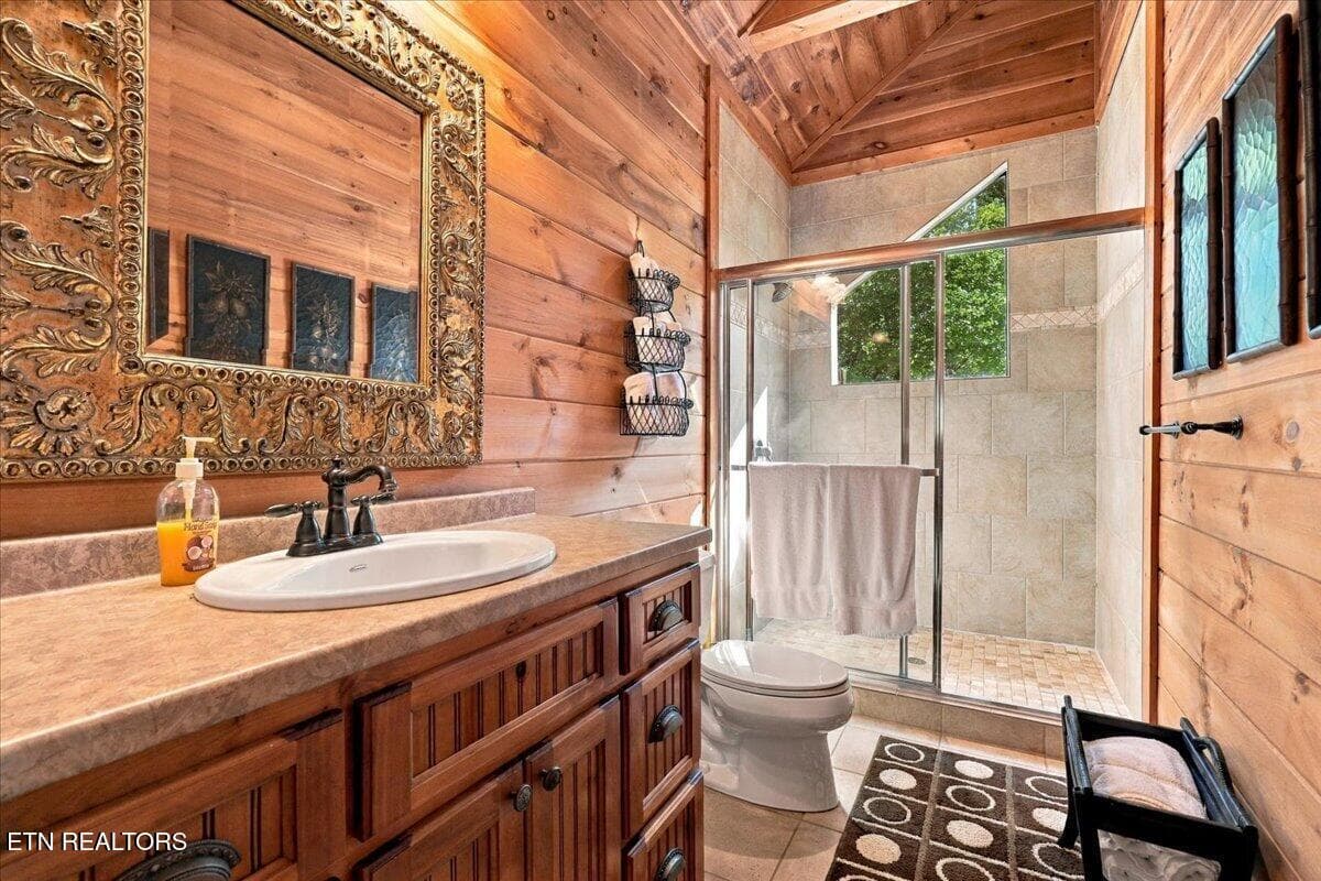 2nd Floor Bathroom - 504 Twin Oak Mtn Lane, Townsend, TN 37882, Townsend