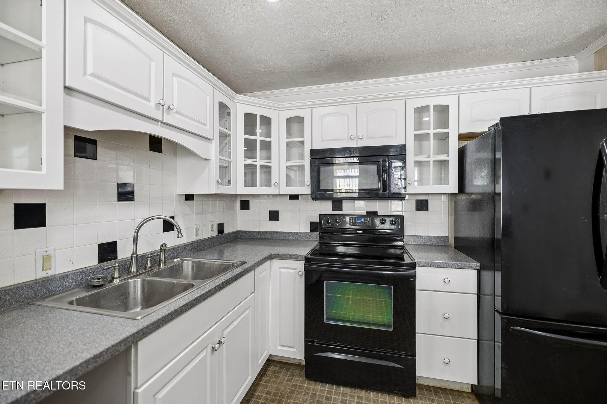 27-5603 S Briscoe Cir - (17) - 5603 S Briscoe Circle, Knoxville, TN 37912, Knoxville
