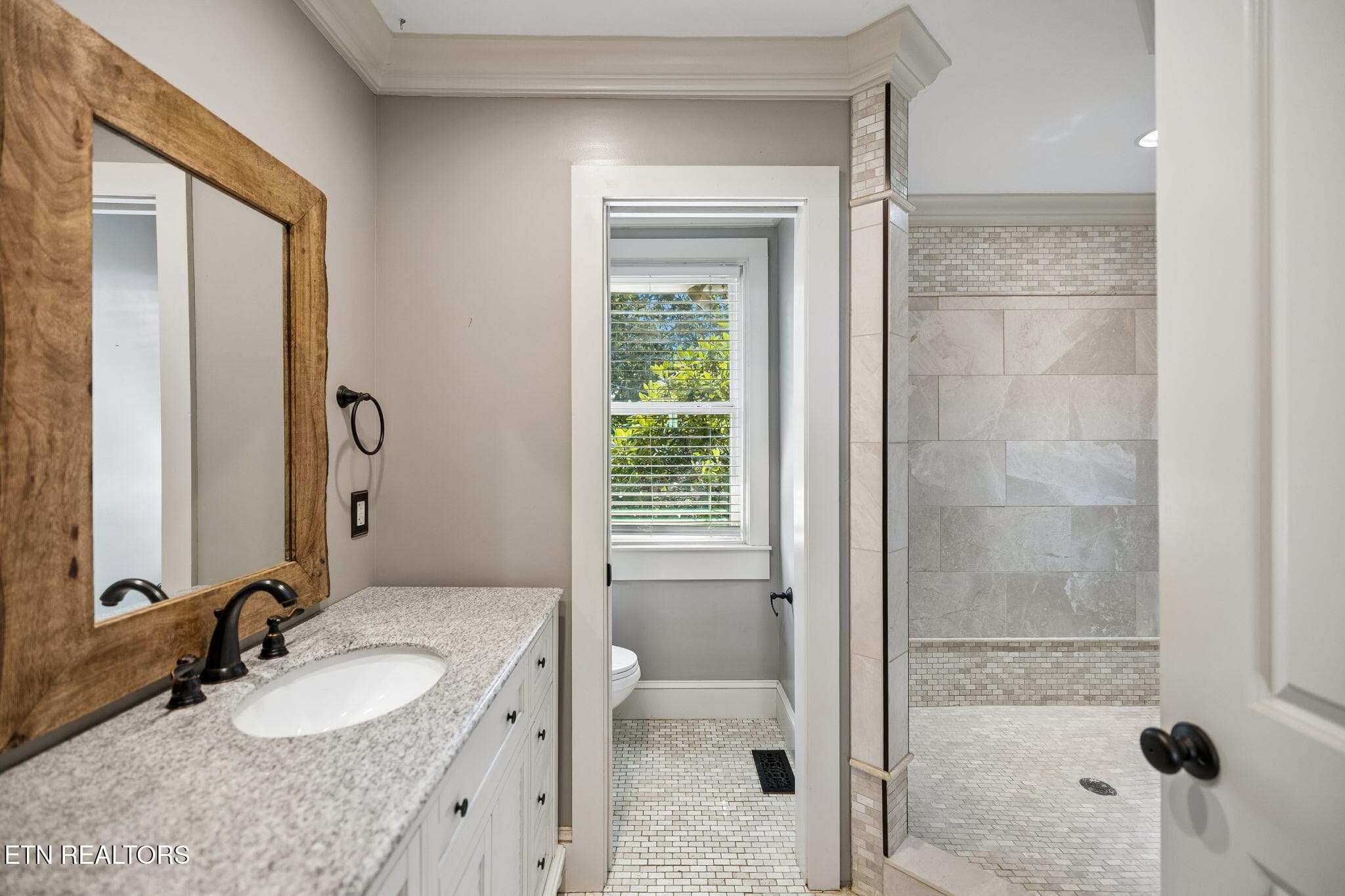 16-5603 S Briscoe Cir - (6) - 5603 S Briscoe Circle, Knoxville, TN 37912, Knoxville