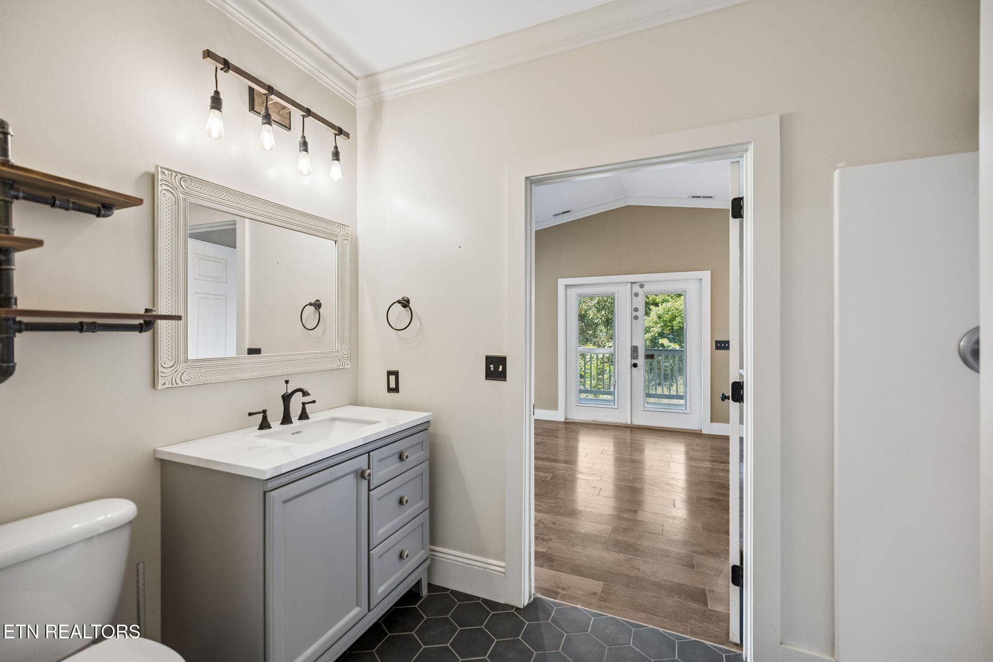 30-5603 S Briscoe Cir - (20) - 5603 S Briscoe Circle, Knoxville, TN 37912, Knoxville