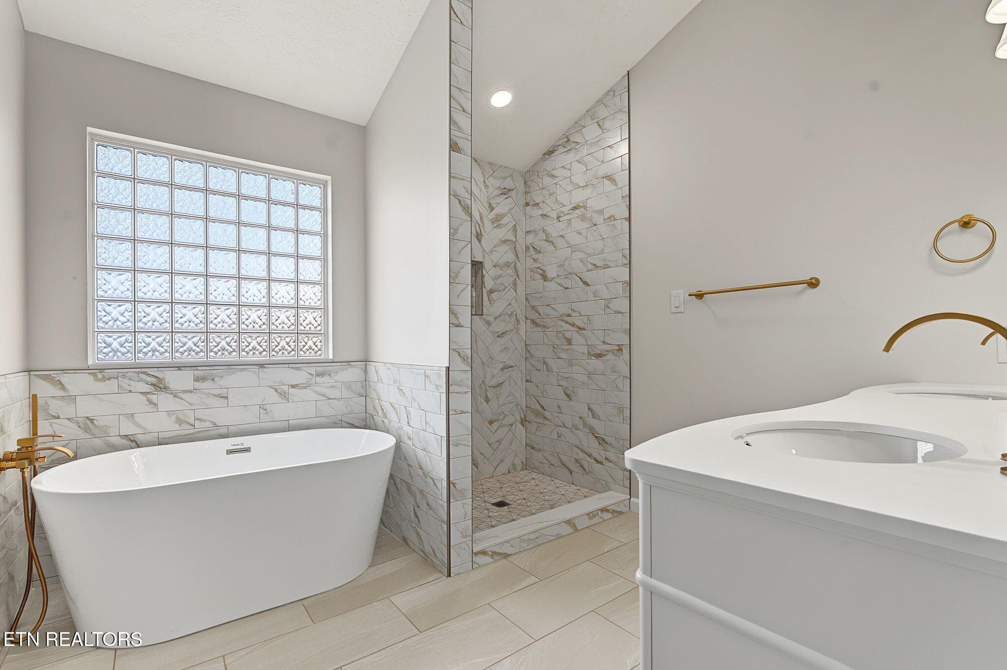 42-web-or-mls-10108-delle-meade-dr - 10108 Delle Meade Drive, Knoxville, TN 37931, Knoxville