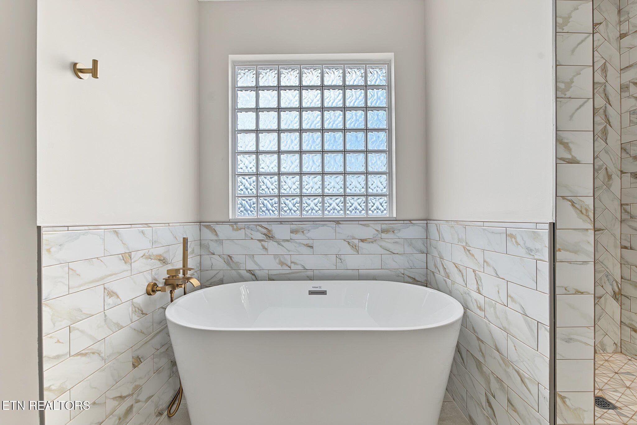 1-web-or-mls-10108-delle-meade-dr - 10108 Delle Meade Drive, Knoxville, TN 37931, Knoxville
