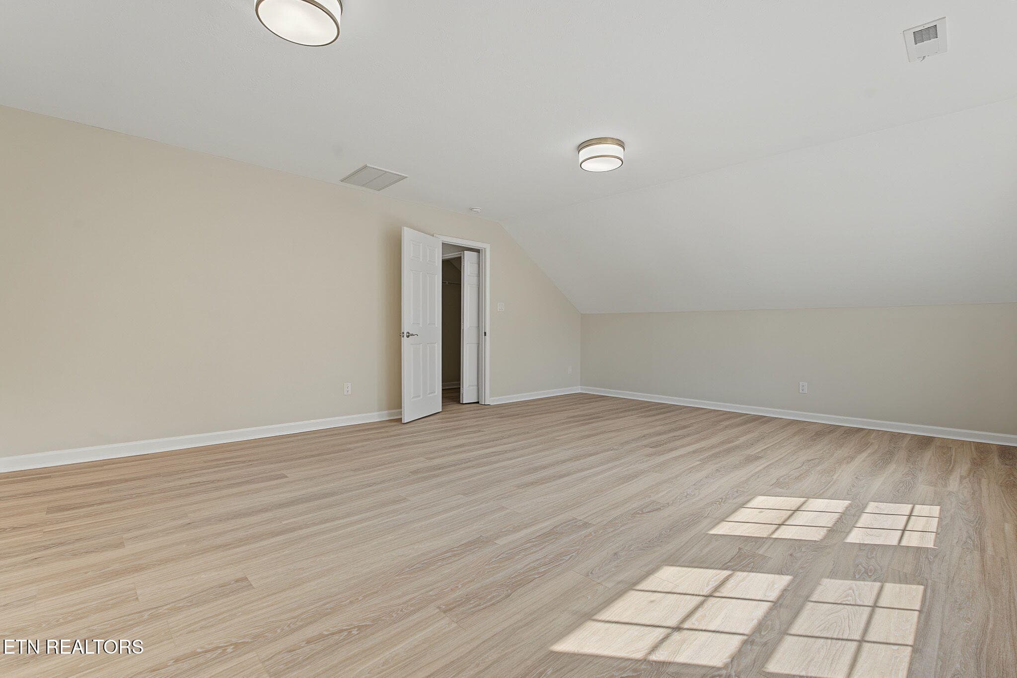 12-web-or-mls-10108-delle-meade-dr - 10108 Delle Meade Drive, Knoxville, TN 37931, Knoxville