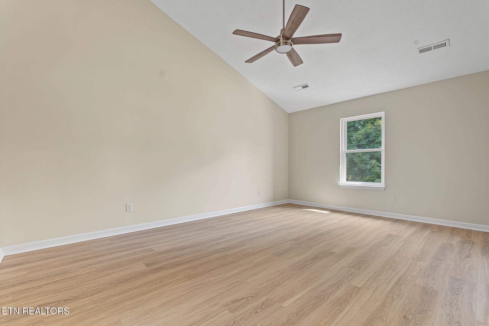 13-web-or-mls-10108-delle-meade-dr - 10108 Delle Meade Drive, Knoxville, TN 37931, Knoxville