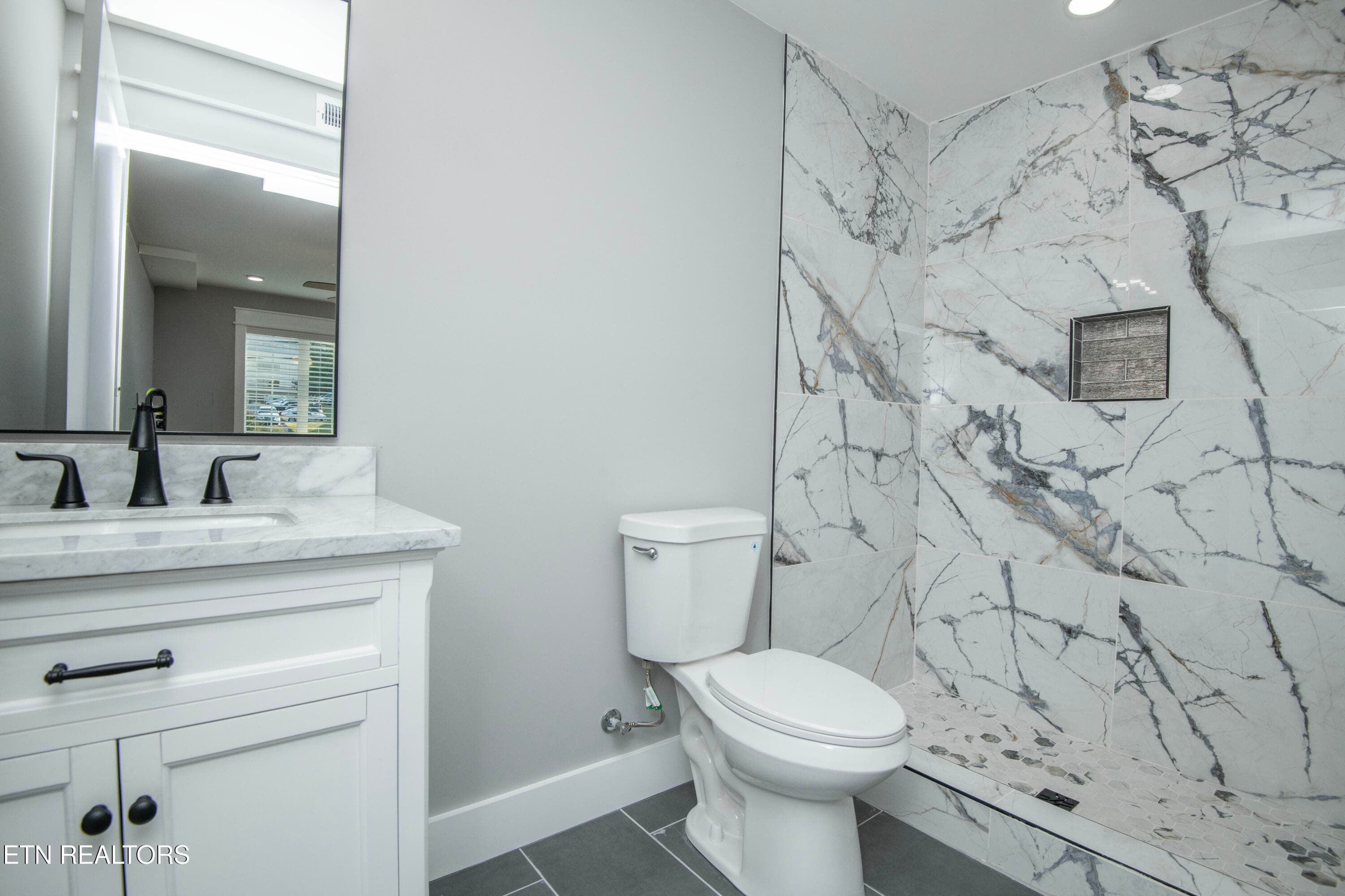 bath 1 - 1911 Forest Ave 1, Knoxville, TN 37916, Knoxville