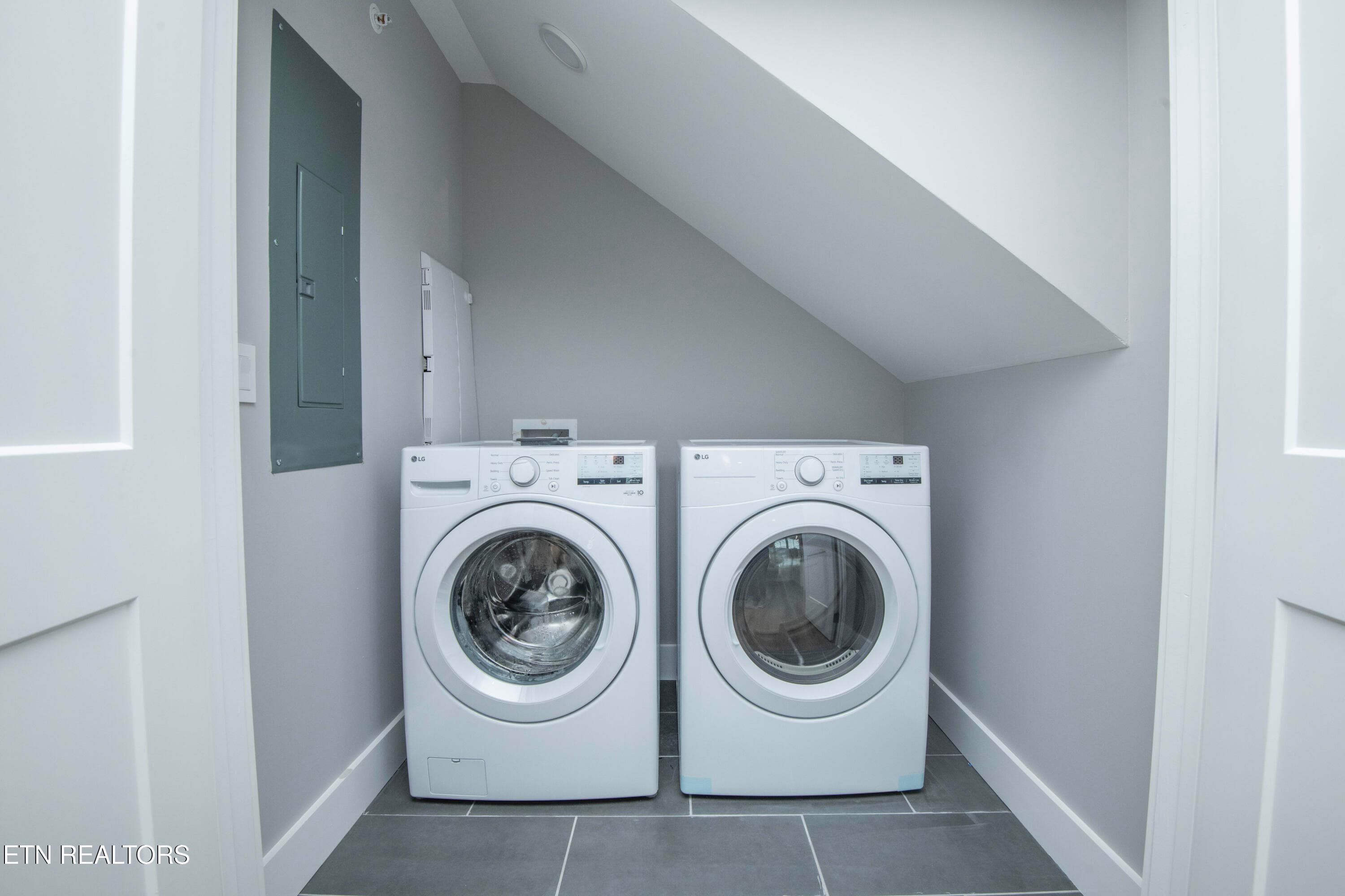 laundry - 1911 Forest Ave 1, Knoxville, TN 37916, Knoxville