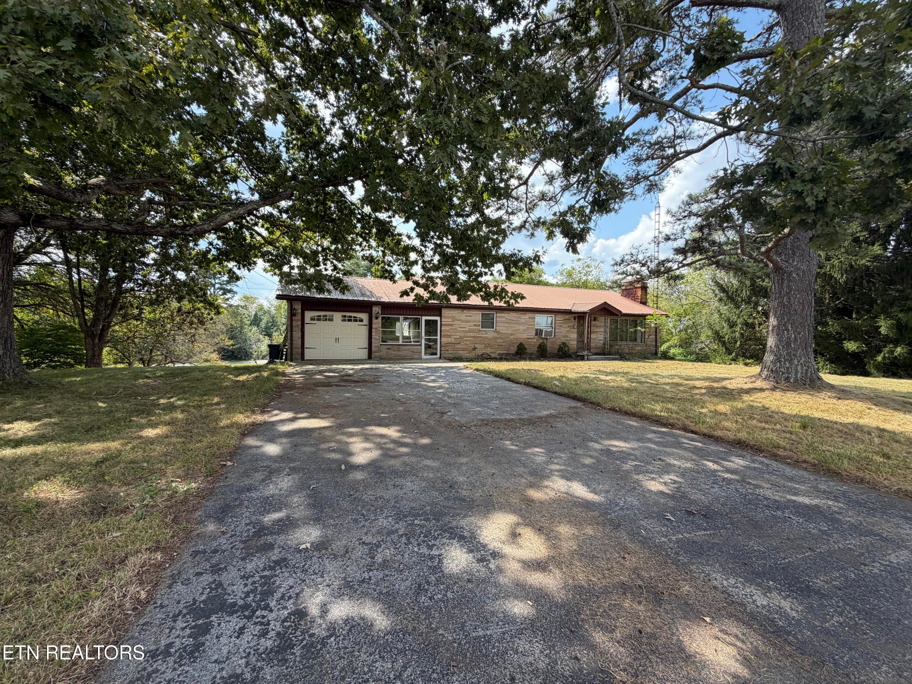 IMG_0403 - 6111 Nashville Hwy, Deer Lodge, TN 37726, Deer Lodge