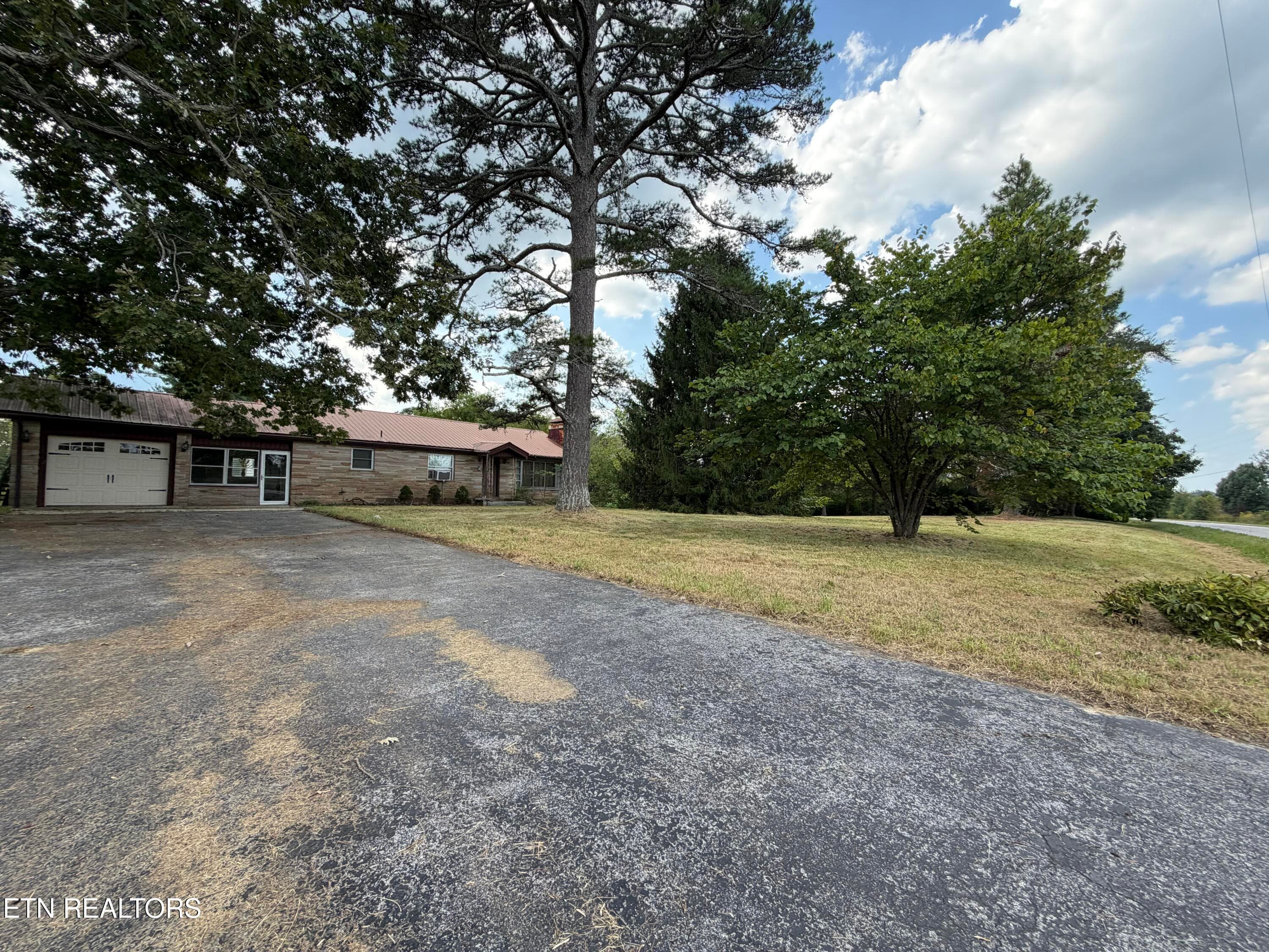 IMG_0472 - 6111 Nashville Hwy, Deer Lodge, TN 37726, Deer Lodge