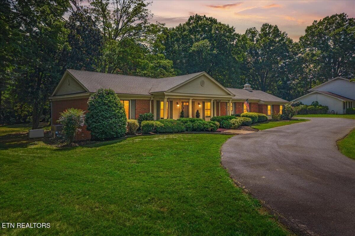 1121 Woodward Ave, Athens, TN 37303