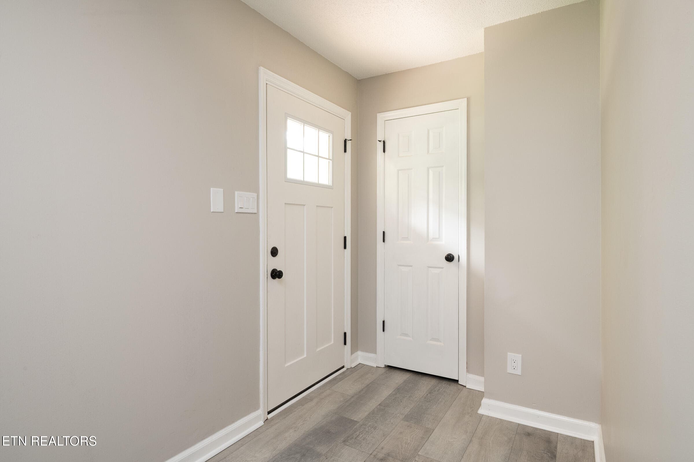 Front Entry - 7611 Chatham Circle, Knoxville, TN 37909, Knoxville
