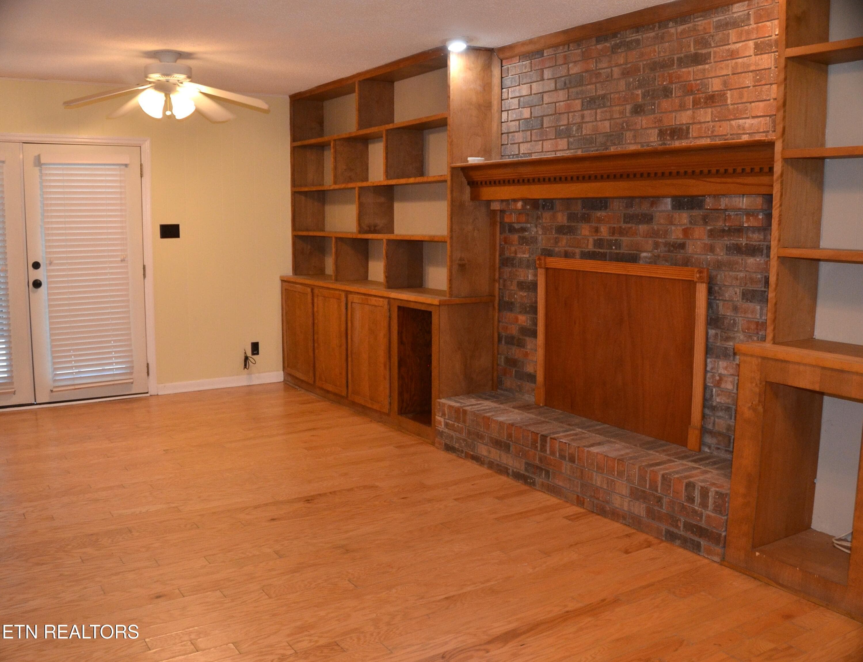 Family Room - 104 Clark Lane, Oak Ridge, TN 37830