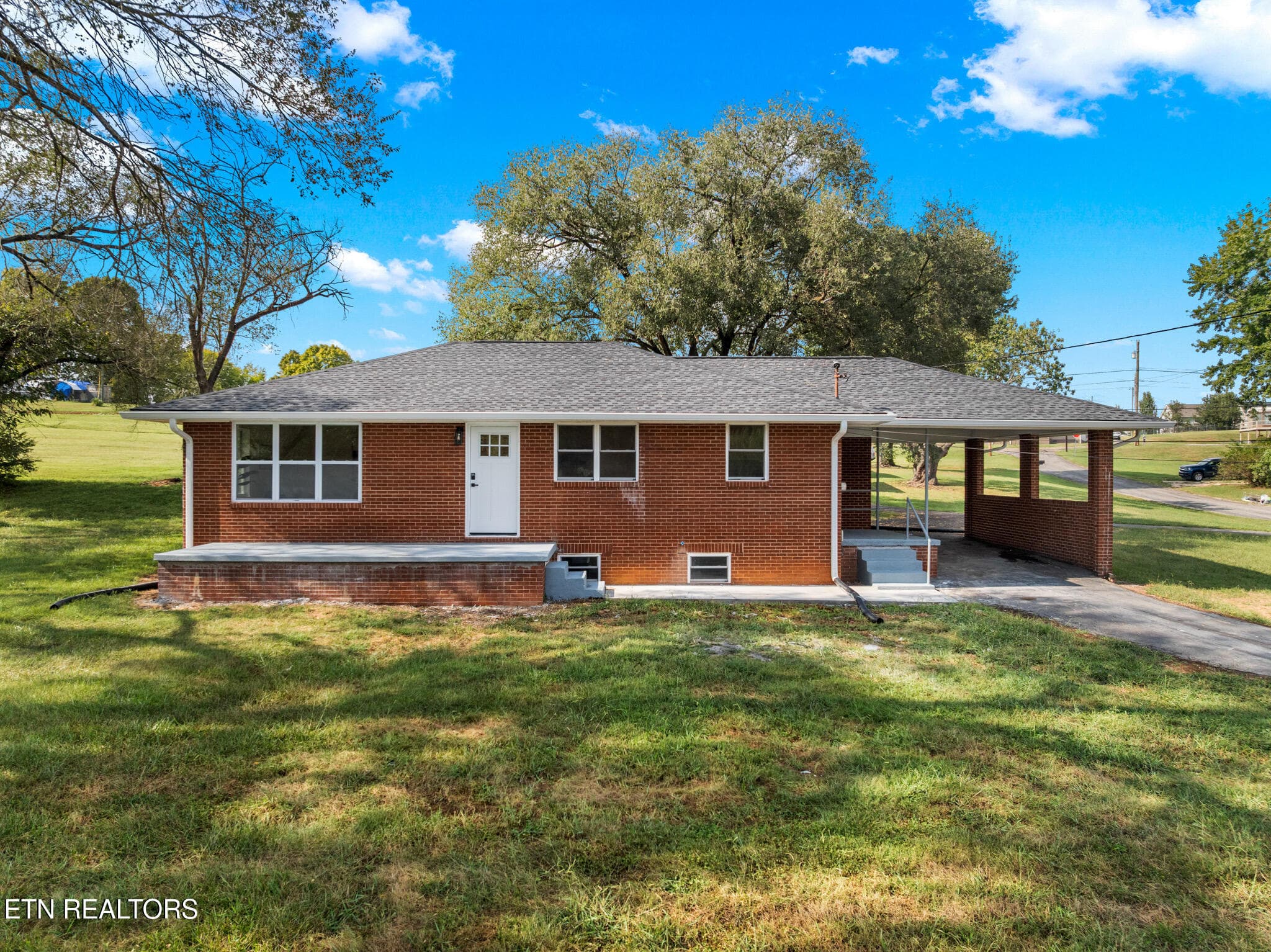 121 McFadden, Whitesburg, TN 37891