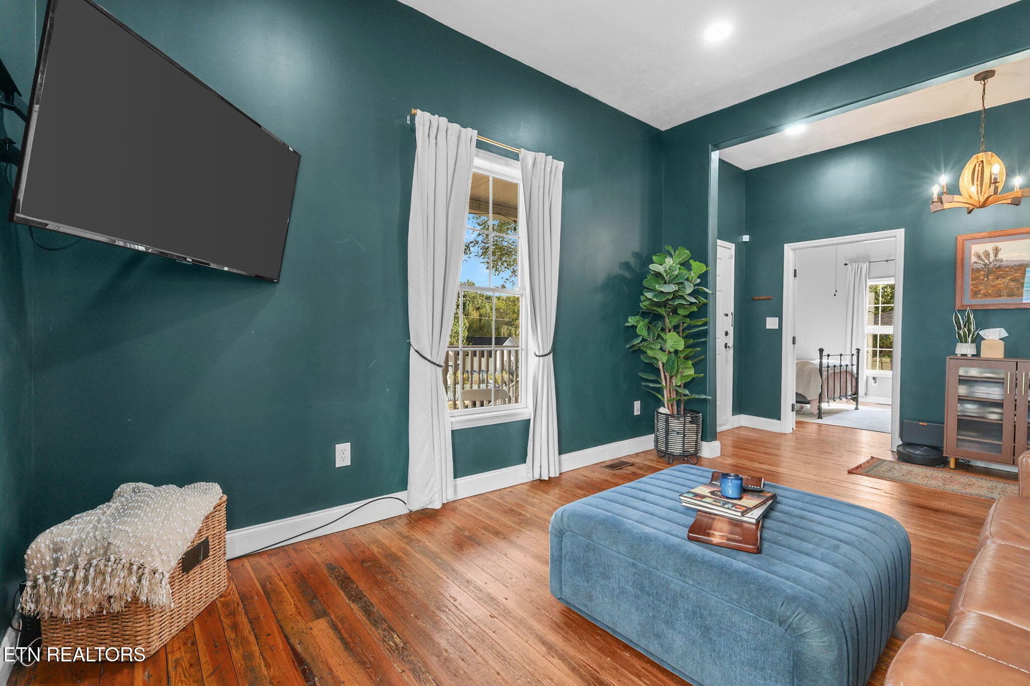 27-web-or-mls-3F1A6116 - 221 E Oldham Ave, Knoxville, TN 37917, Knoxville