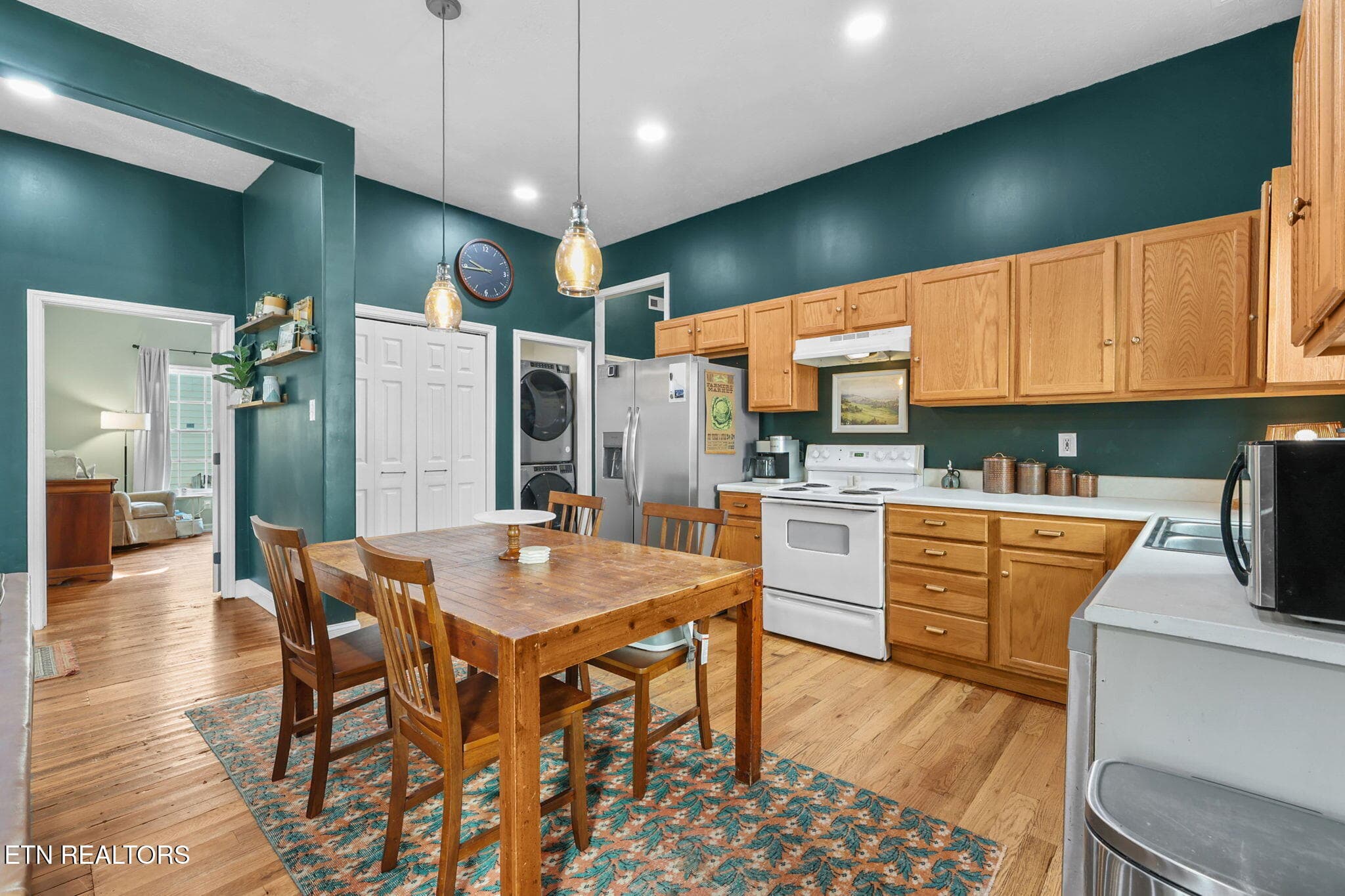 28-web-or-mls-3F1A6120 - 221 E Oldham Ave, Knoxville, TN 37917, Knoxville