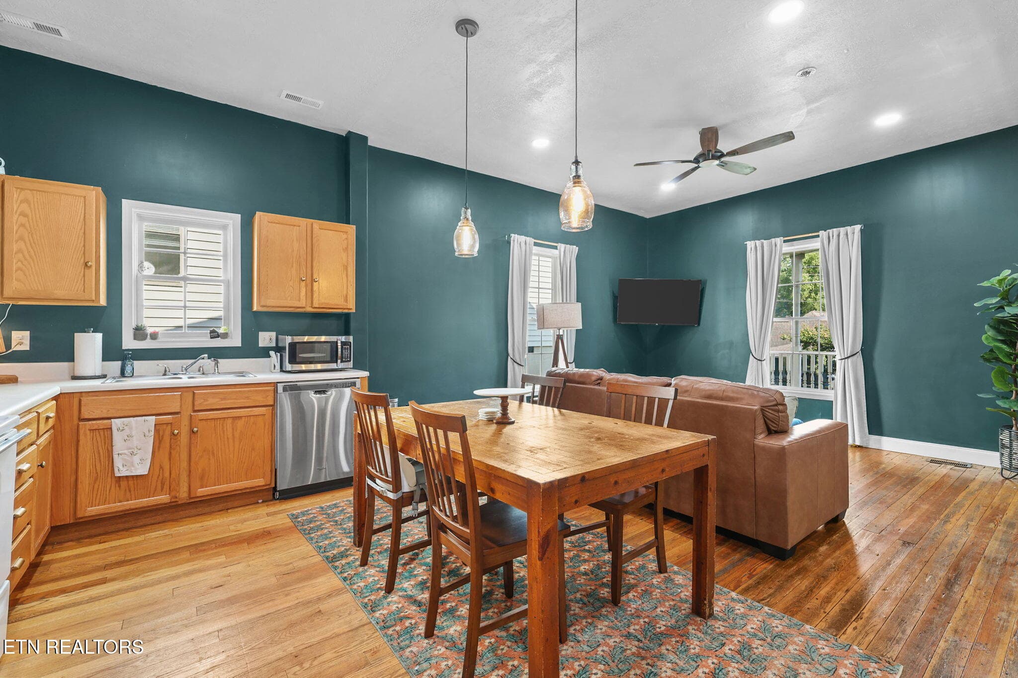 30-web-or-mls-3F1A6128 - 221 E Oldham Ave, Knoxville, TN 37917, Knoxville