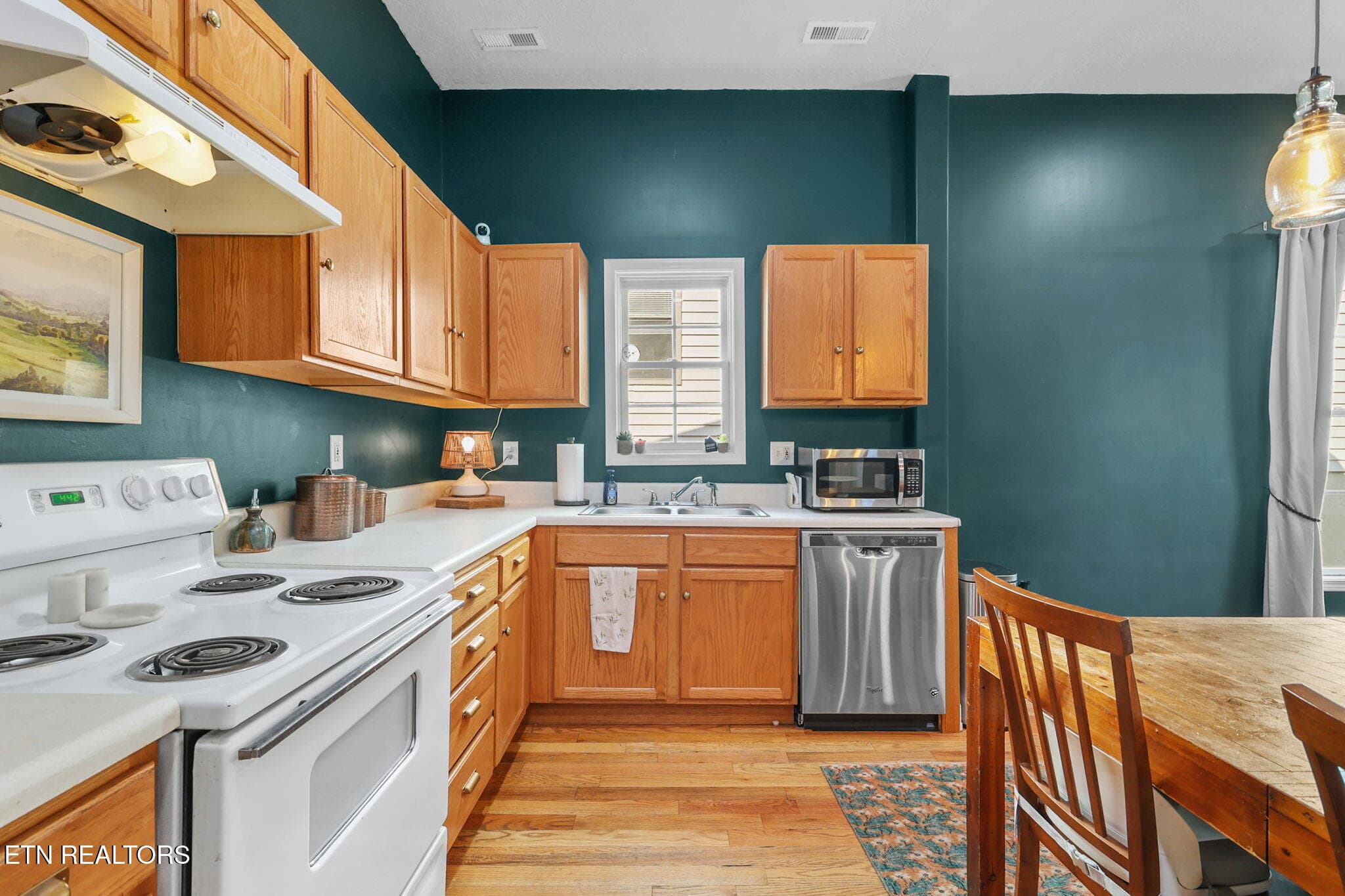 31-web-or-mls-3F1A6132 - 221 E Oldham Ave, Knoxville, TN 37917, Knoxville
